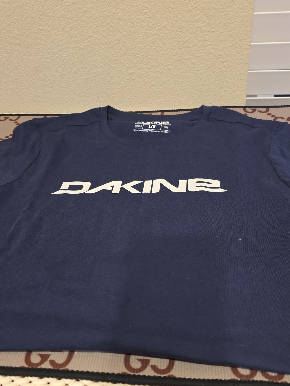 Dakine Womens LG  Navy Logo Tee